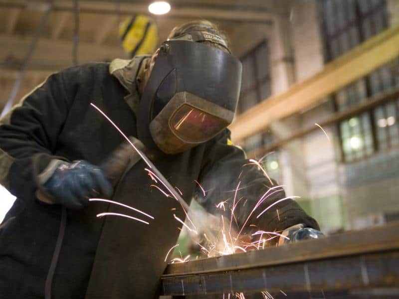 Различные услуги, предлагаемые экспертом по слесарным работам