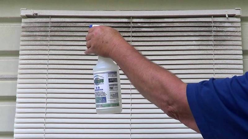 Как смазать металлические шторы